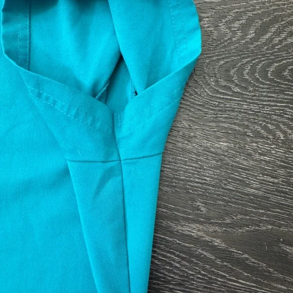 Grey’s Anatomy Active Large Scrub Top. Teal - Picture 4 of 5